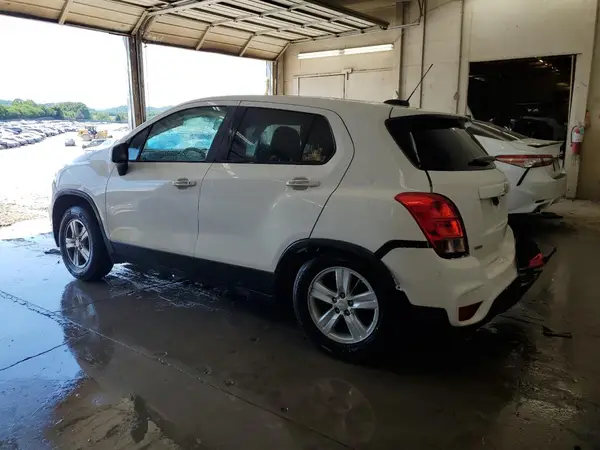 3GNCJKSB9LL329623 2020 CHEVROLET TRAX - Image 2