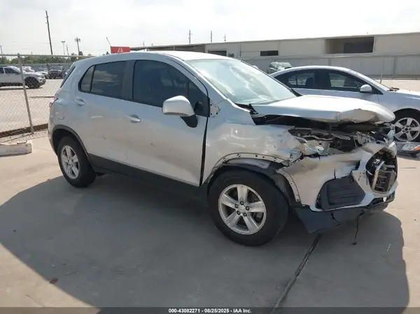3GNCJKSB9LL332411 2020 CHEVROLET TRAX - Image 1