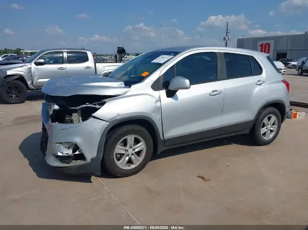 3GNCJKSB9LL332411 2020 CHEVROLET TRAX - Image 2