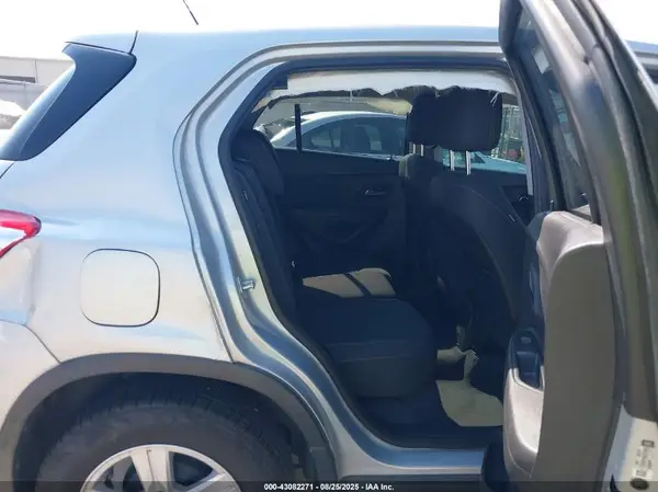 3GNCJKSB9LL332411 2020 CHEVROLET TRAX - Image 8