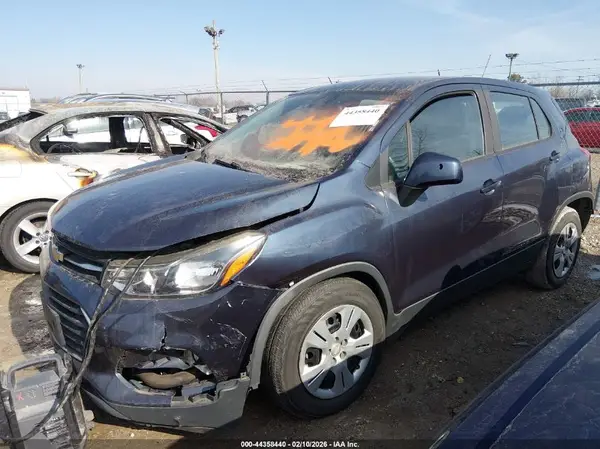 3GNCJKSBWJL375362 2018 CHEVROLET TRAX - Image 2
