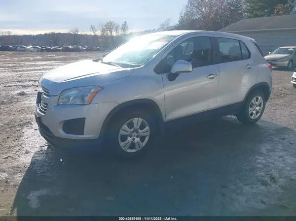 3GNCJKSBXGL238172 2016 CHEVROLET TRAX - Image 2