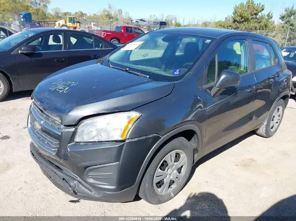 3GNCJKSBXGL268031 2016 CHEVROLET TRAX - Image 2