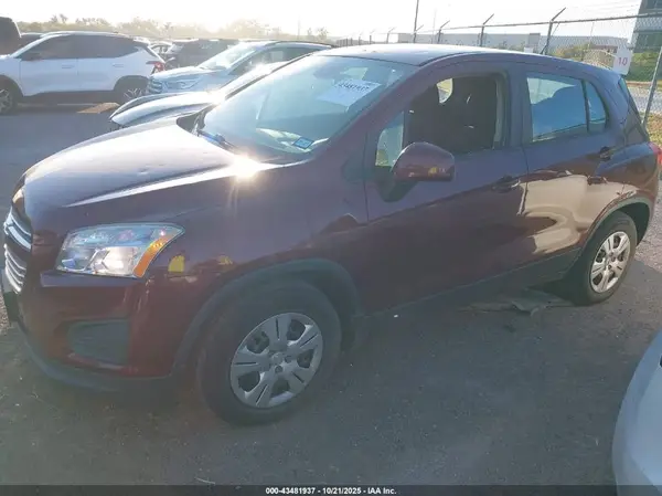 3GNCJKSBXGL279966 2016 CHEVROLET TRAX - Image 2