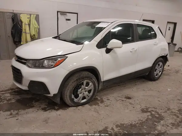 3GNCJKSBXHL176001 2017 CHEVROLET TRAX - Image 2