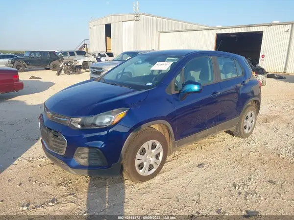 3GNCJKSBXHL200202 2017 CHEVROLET TRAX - Image 2