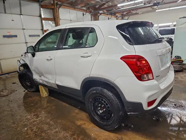 3GNCJKSBXHL260366 2017 CHEVROLET TRAX - Image 2