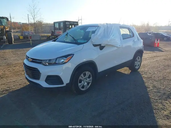 3GNCJKSBXHL279631 2017 CHEVROLET TRAX - Image 2
