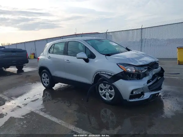 3GNCJKSBXHL289303 2017 CHEVROLET TRAX - Image 1