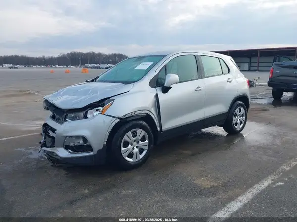 3GNCJKSBXHL289303 2017 CHEVROLET TRAX - Image 2