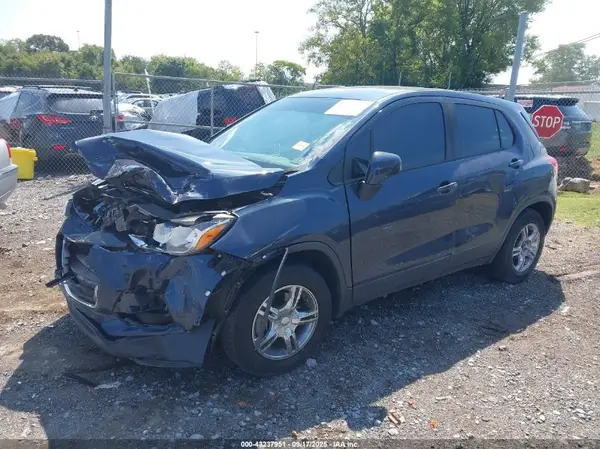 3GNCJKSBXJL147801 2018 CHEVROLET TRAX - Image 2