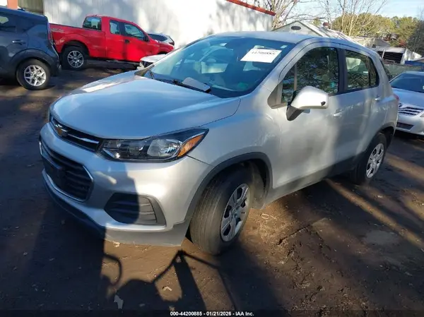 3GNCJKSBXJL177395 2018 CHEVROLET TRAX - Image 2
