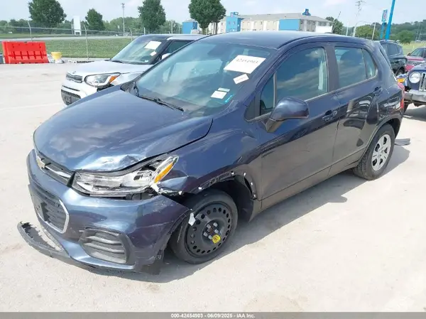 3GNCJKSBXJL202537 2018 CHEVROLET TRAX - Image 2