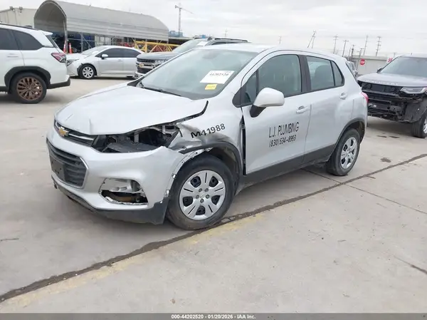 3GNCJKSBXJL211013 2018 CHEVROLET TRAX - Image 2