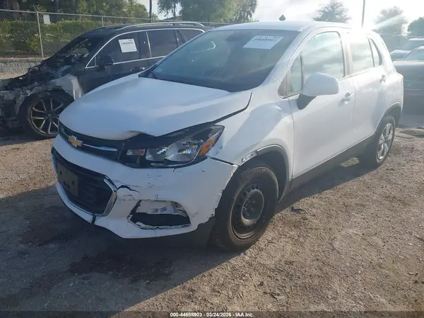 3GNCJKSBXJL218527 2018 CHEVROLET TRAX - Image 2
