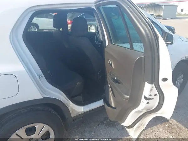 3GNCJKSBXJL218527 2018 CHEVROLET TRAX - Image 8