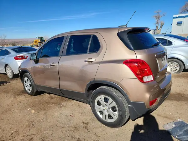 3GNCJKSBXJL221668 2018 CHEVROLET TRAX - Image 2