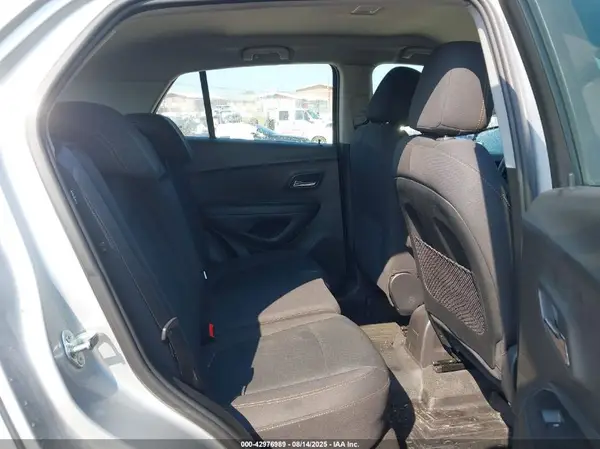 3GNCJKSBXJL225395 2018 CHEVROLET TRAX - Image 8