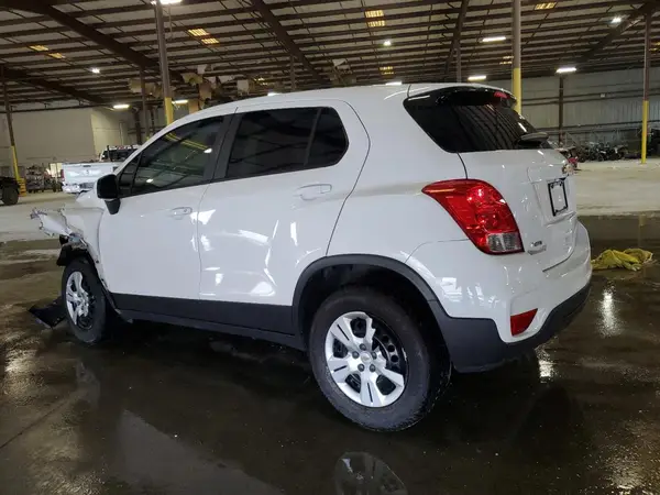 3GNCJKSBXJL229415 2018 CHEVROLET TRAX - Image 2