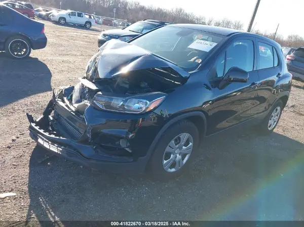 3GNCJKSBXJL234579 2018 CHEVROLET TRAX - Image 2