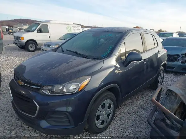 3GNCJKSBXJL267730 2018 CHEVROLET TRAX - Image 2