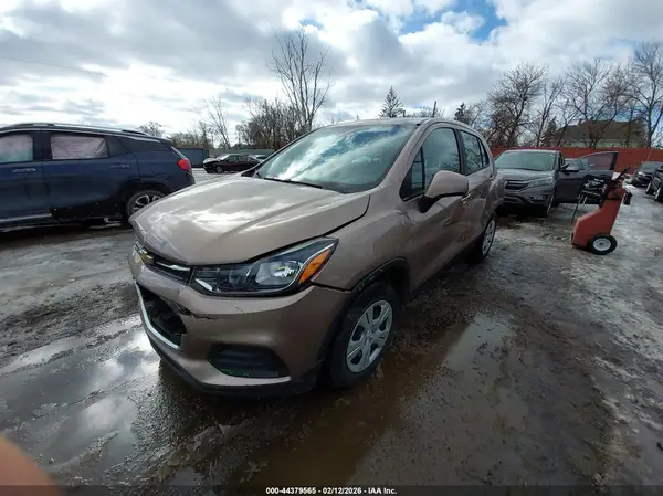 3GNCJKSBXJL289842 2018 CHEVROLET TRAX - Image 2