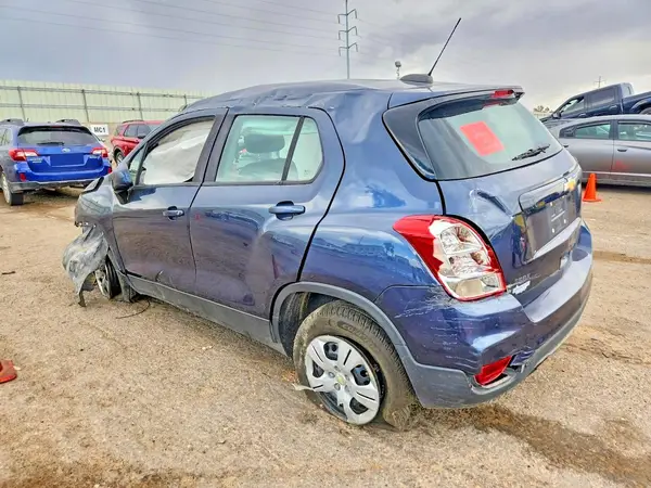 3GNCJKSBXJL290084 2018 CHEVROLET TRAX - Image 2