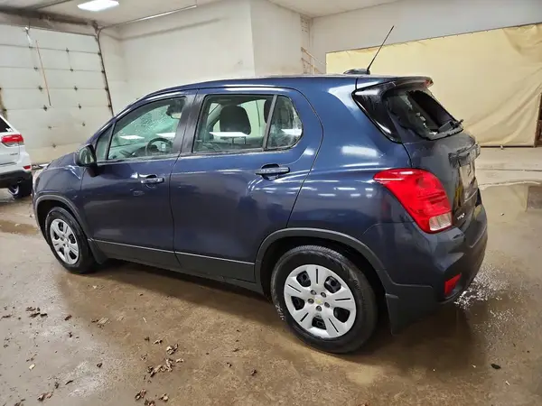 3GNCJKSBXJL336237 2018 CHEVROLET TRAX - Image 2