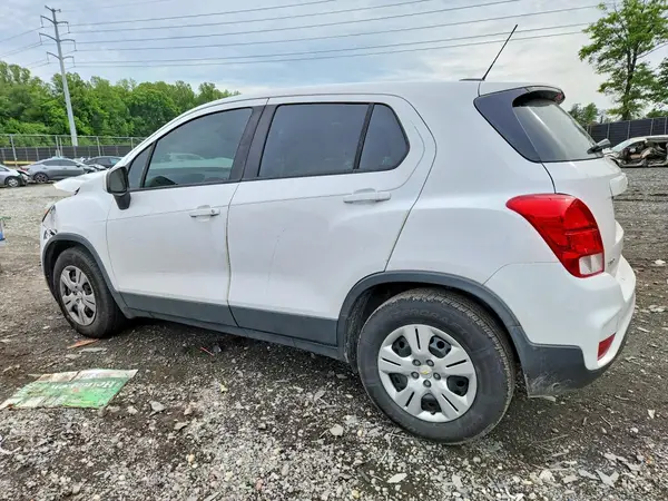 3GNCJKSBXJL336660 2018 CHEVROLET TRAX - Image 2