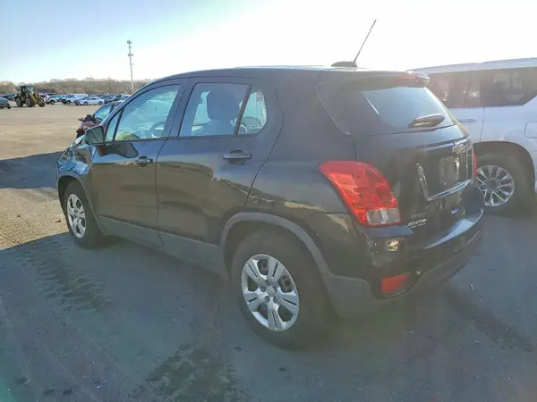 3GNCJKSBXJL338134 2018 CHEVROLET TRAX - Image 2