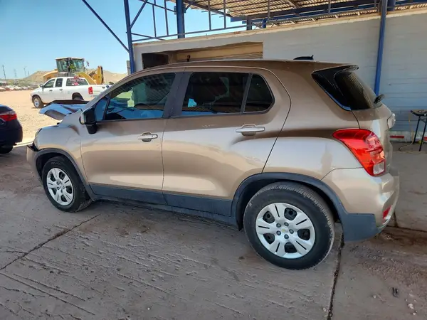 3GNCJKSBXJL347965 2018 CHEVROLET TRAX - Image 2