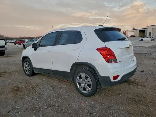 3GNCJKSBXJL358285 2018 CHEVROLET TRAX - Image 2