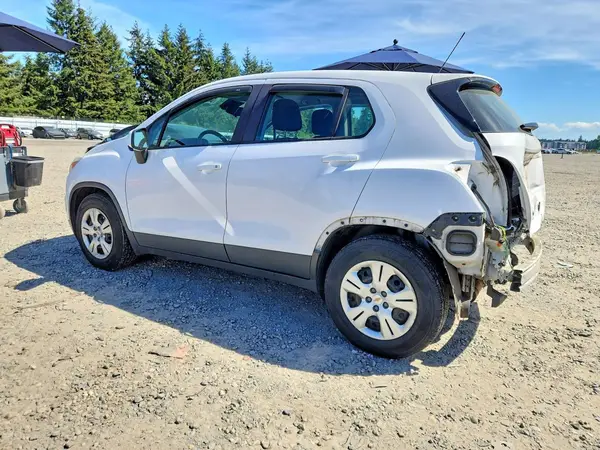 3GNCJKSBXJL369559 2018 CHEVROLET TRAX - Image 2