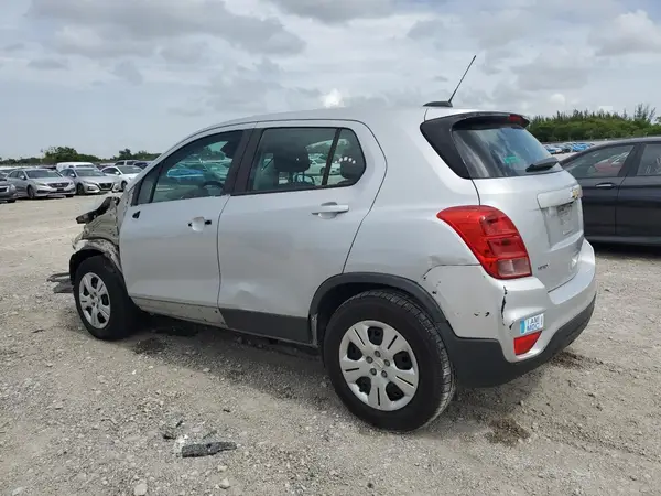 3GNCJKSBXJL369688 2018 CHEVROLET TRAX - Image 2