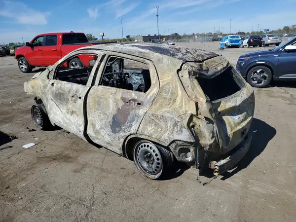 3GNCJKSBXJL391058 2018 CHEVROLET TRAX - Image 2
