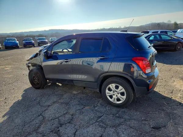 3GNCJKSBXJL392839 2018 CHEVROLET TRAX - Image 2