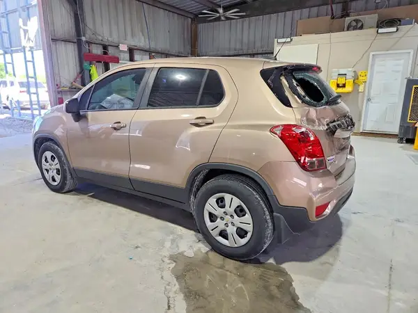 3GNCJKSBXJL417626 2018 CHEVROLET TRAX - Image 2