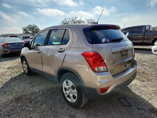 3GNCJKSBXKL109454 2019 CHEVROLET TRAX - Image 2