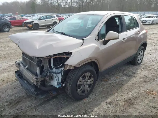 3GNCJKSBXKL122124 2019 CHEVROLET TRAX - Image 2