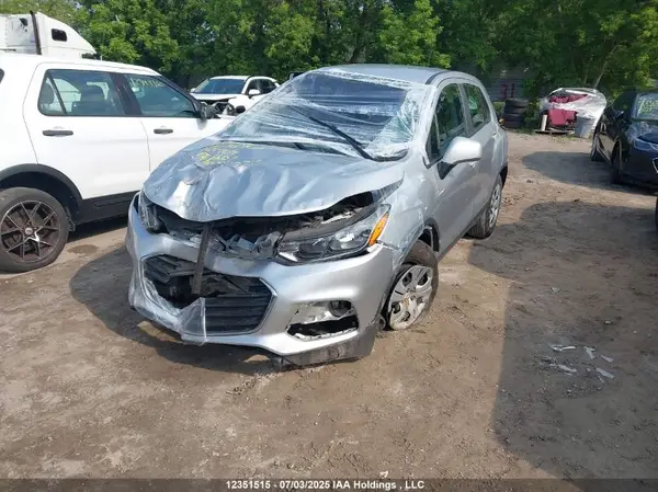 3GNCJKSBXKL145709 2019 CHEVROLET TRAX - Image 2