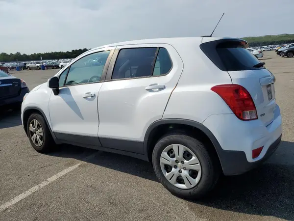 3GNCJKSBXKL154197 2019 CHEVROLET TRAX - Image 2