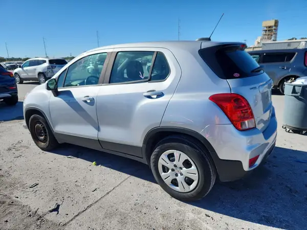 3GNCJKSBXKL155060 2019 CHEVROLET TRAX - Image 2