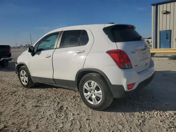 3GNCJKSBXKL182405 2019 CHEVROLET TRAX - Image 2