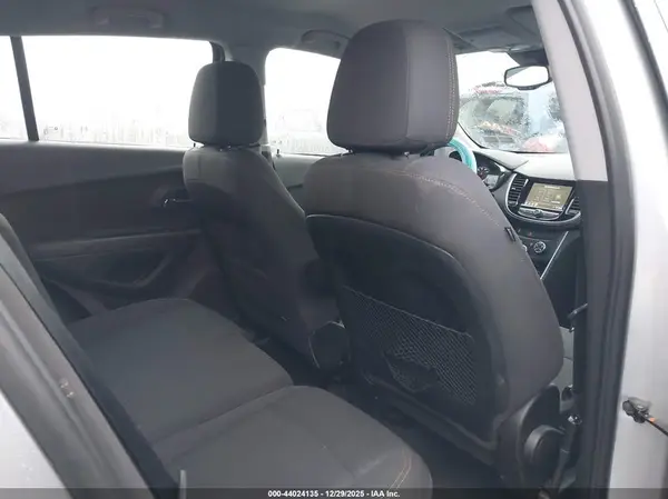 3GNCJKSBXKL204242 2019 CHEVROLET TRAX - Image 8
