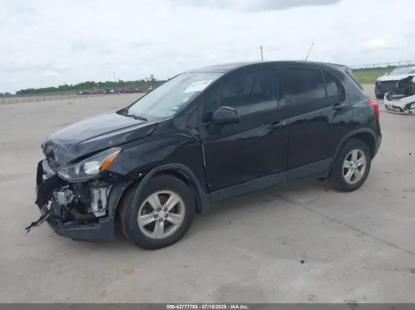 3GNCJKSBXKL208405 2019 CHEVROLET TRAX - Image 2