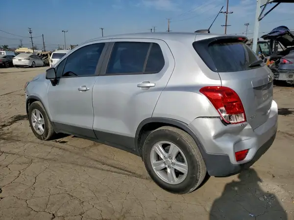3GNCJKSBXKL215600 2019 CHEVROLET TRAX - Image 2