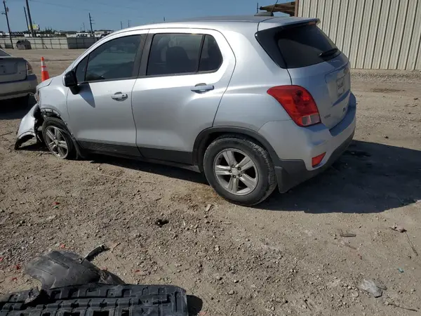 3GNCJKSBXKL217752 2019 CHEVROLET TRAX - Image 2