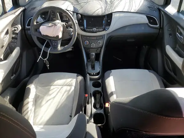 3GNCJKSBXKL235832 2019 CHEVROLET TRAX - Image 8