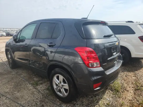 3GNCJKSBXKL237001 2019 CHEVROLET TRAX - Image 2