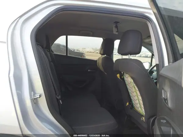 3GNCJKSBXKL245762 2019 CHEVROLET TRAX - Image 8